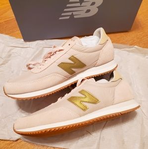 FRIDAY SALE! New Balance Classic Sneaker WL720v1
